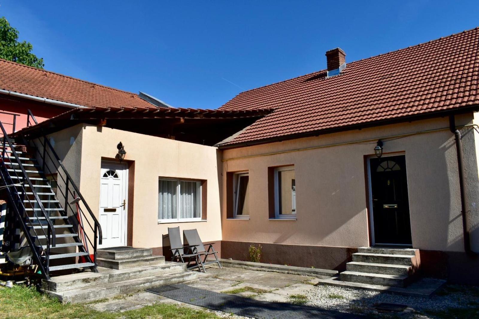 Transilvania Rent Hunedoara Zewnętrze zdjęcie